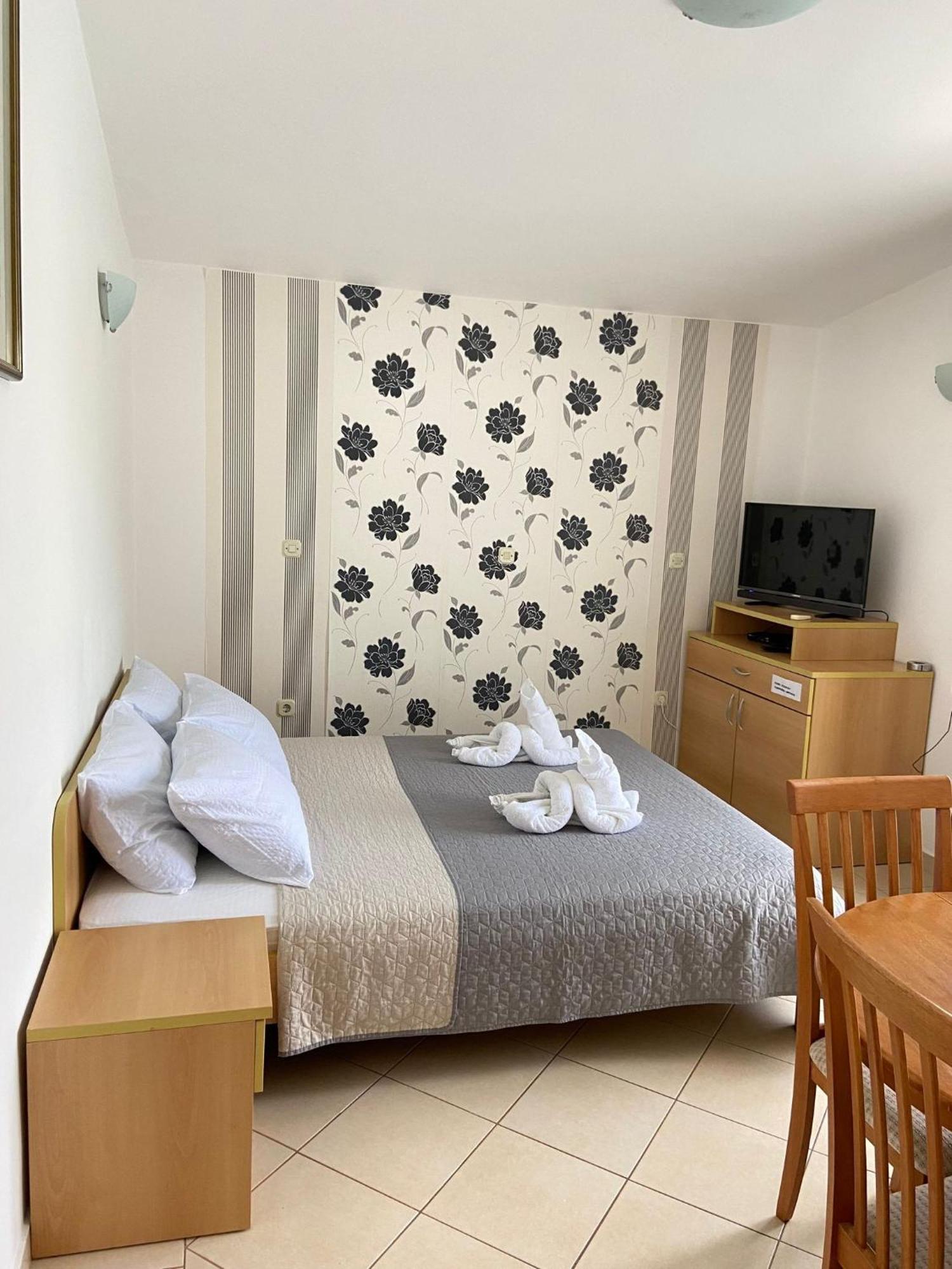 Apartments Tiho & Jelena Blace Buitenkant foto